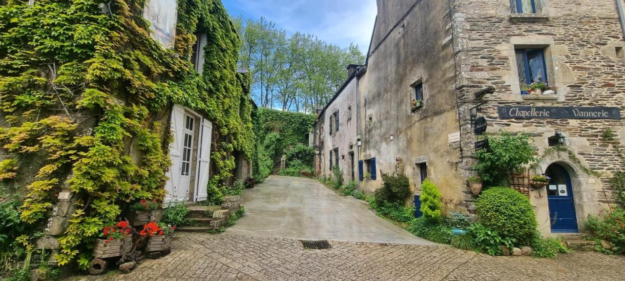Charming Traditional 2-Bed Cottage Near Plémet 외부 사진