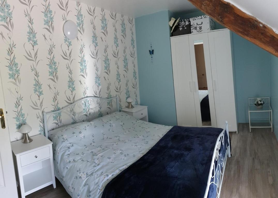 Charming Traditional 2-Bed Cottage Near Plémet 외부 사진