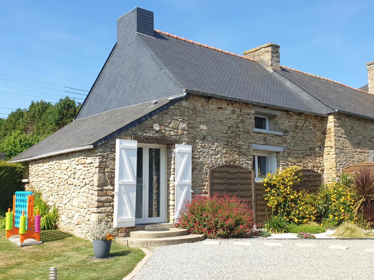 Charming Traditional 2-Bed Cottage Near Plémet 외부 사진